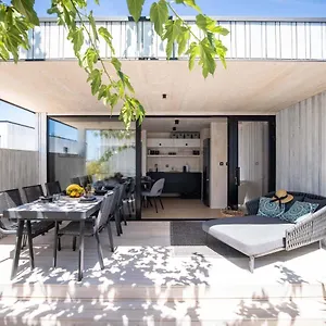  Villa Arcadia Eco-luxe Mobile Homes With Infinity Pool By Oiko Collection Kroatien